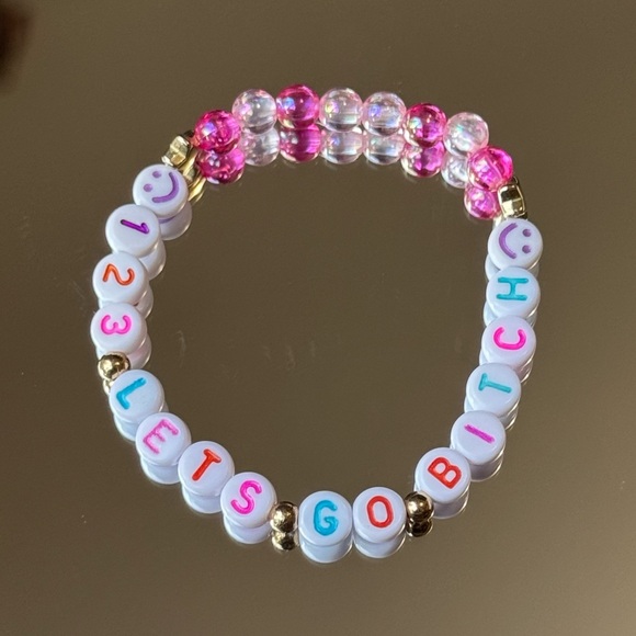 Taylor Swift Friendship Bracelets: Acronym Edition - Picture 10 of 15